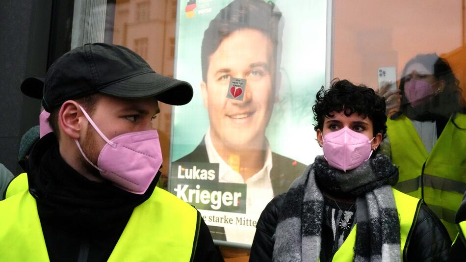 Aktivisten dringen in CDU-Büro in Berlin-Wilmersdorf ein