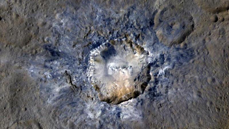 Nasa-Raumsonde findet helle Krater auf Zwergplanet Ceres
