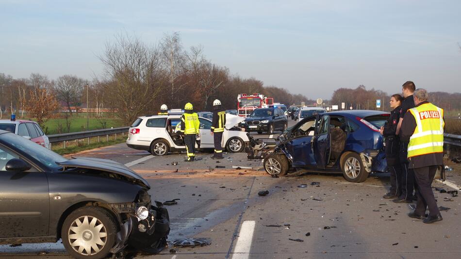 Geisterfahrer stirbt bei Frontalunfall