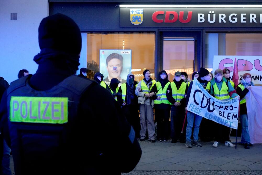 Aktivisten dringen in CDU-Büro in Berlin-Wilmersdorf ein