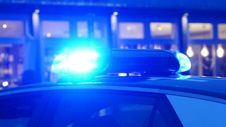 Massenschlägerei vor Shishabar - Beteiligter setzt Reizgas ein