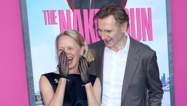 Pamela Anderson und Liam Neeson auf dem roten Teppich in New York City im vergangenen Juli.