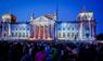 30 Jahre nach Verhüllung - Reichstag wird angestrahlt
