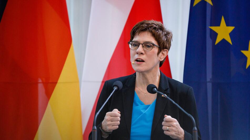 Verteidigungsministerin Kramp-Karrenbauer in Polen