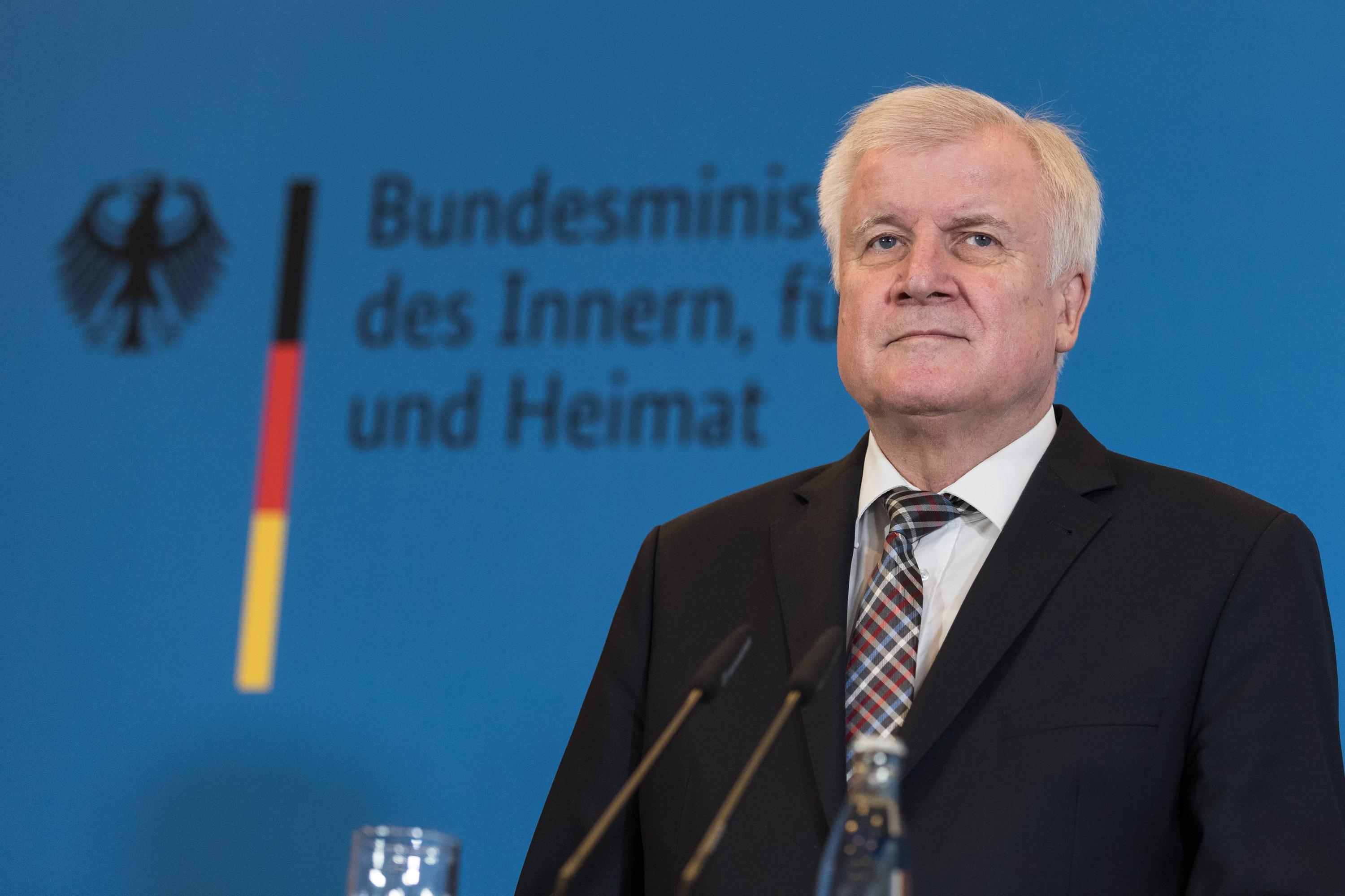 Horst Seehofer | Steckbrief, Bilder und News | WEB.DE