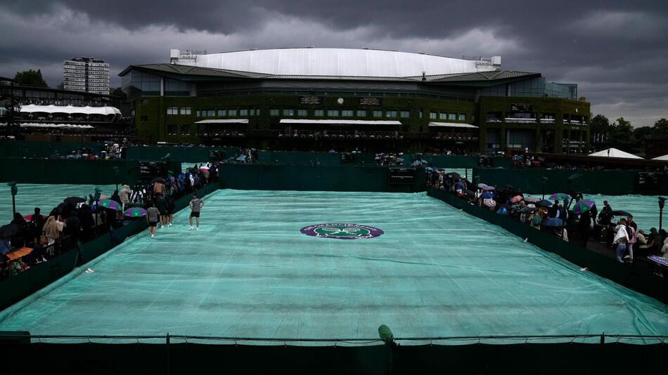 Wimbledon befindet sich auch am 4. Juli 2023 im Würgegriff des Regens