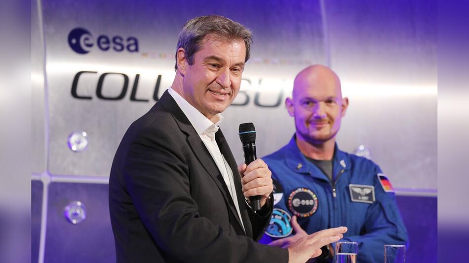 Markus Söder (l.) an der Seite des deutschen Astronauten Alexander Gerst.