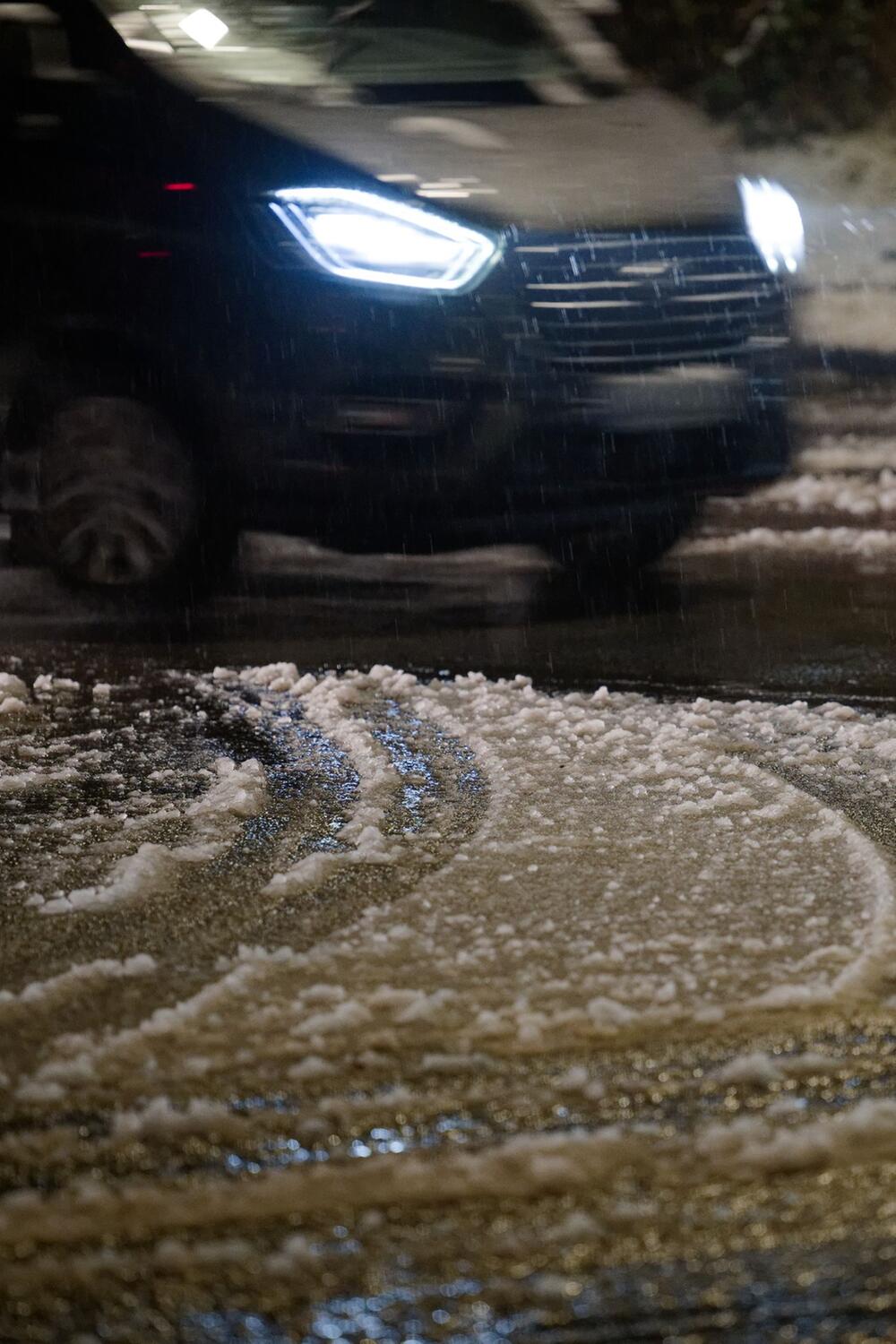 Schneefall in Nordrhein-Westfalen - Köln