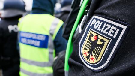 Vor Polizei weggelaufen: 13-Jähriger versteckt Machete unter seiner Jacke