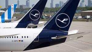 Lufthansa-Maschinen am Flughafen Frankfurt