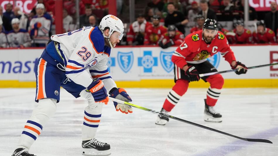 Oilers Blackhawks Eishockey