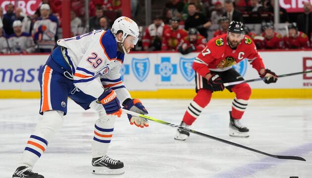 Oilers Blackhawks Eishockey