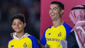 Cristiano Ronaldo und sein Sohn.