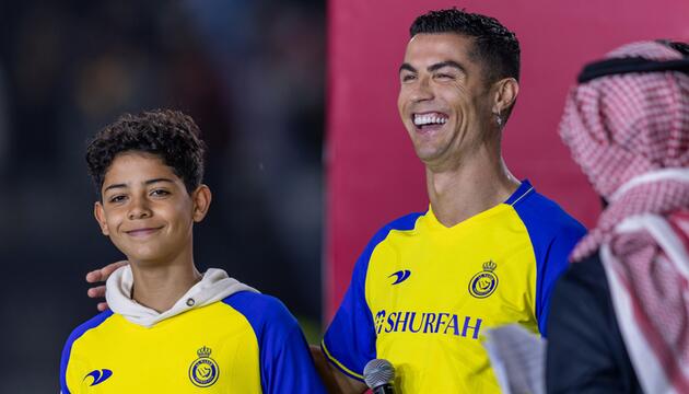 Cristiano Ronaldo und sein Sohn.