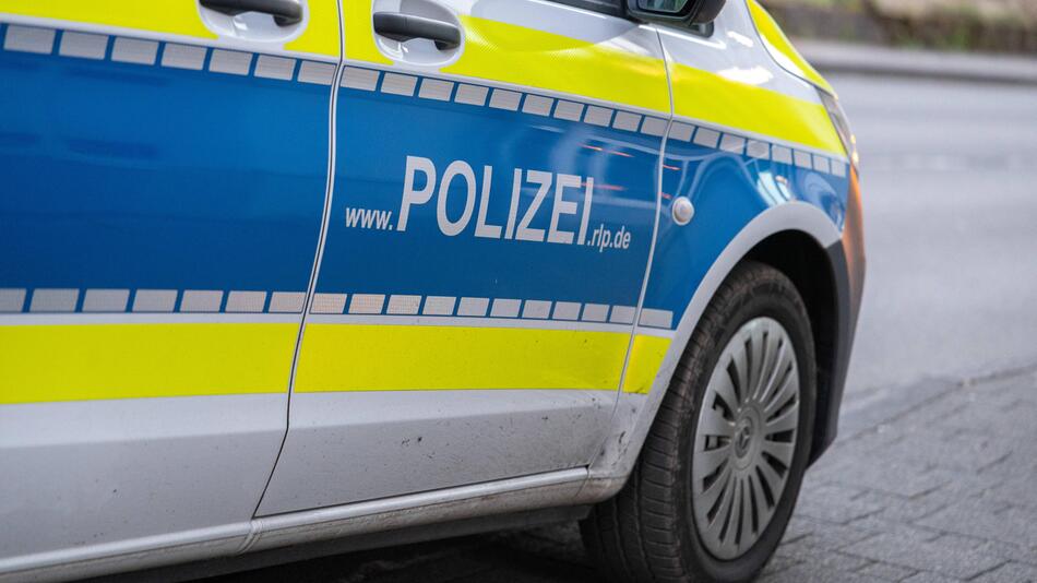 Geiselnahme in Sinzig: Mann nimmt Bankmitarbeiter in Tresorraum — image 5
