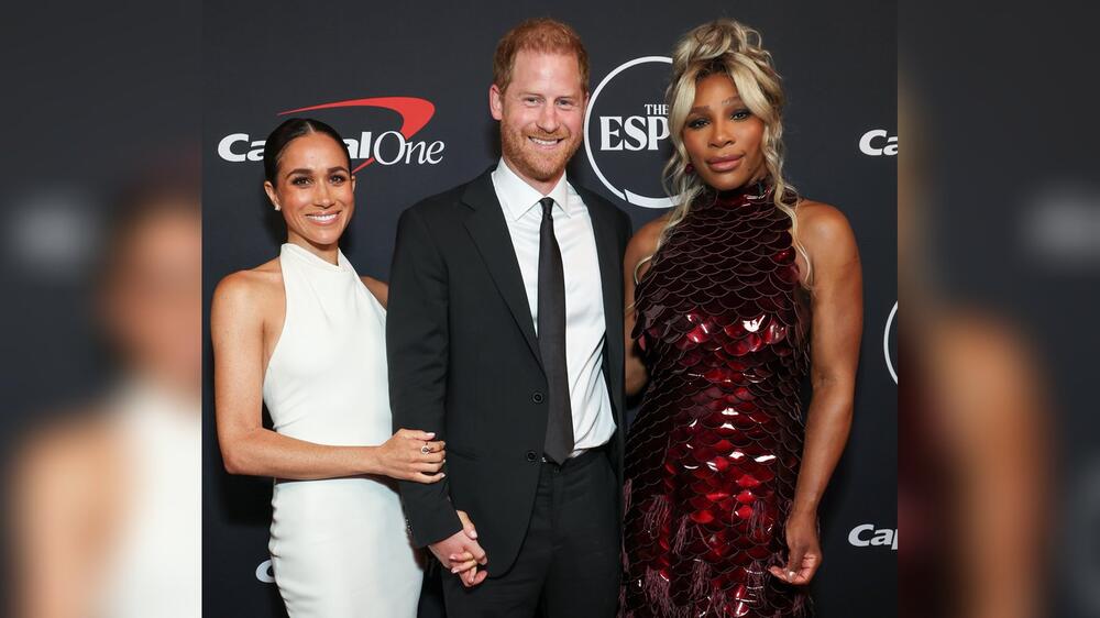 Herzogin Meghan, Prinz Harry und Serena Williams auf dem roten Teppich bei den ESPY Awards.