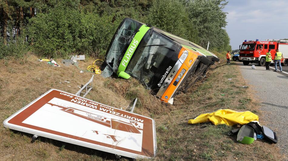 Fernbus nach Berlin auf A19 verunglückt