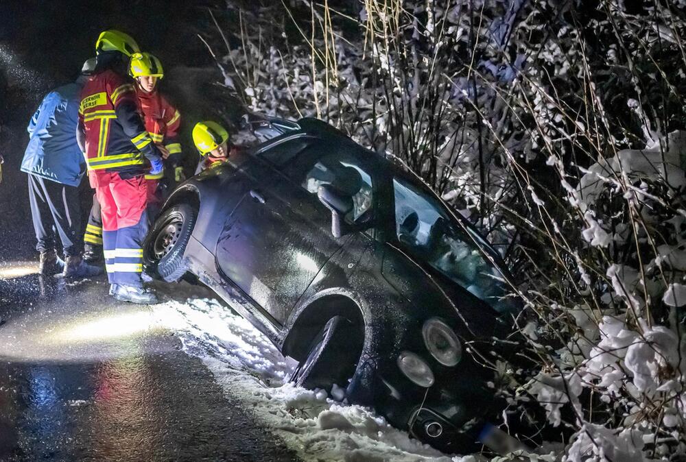 Mehrere Glatteis-Unfälle im Sauerland