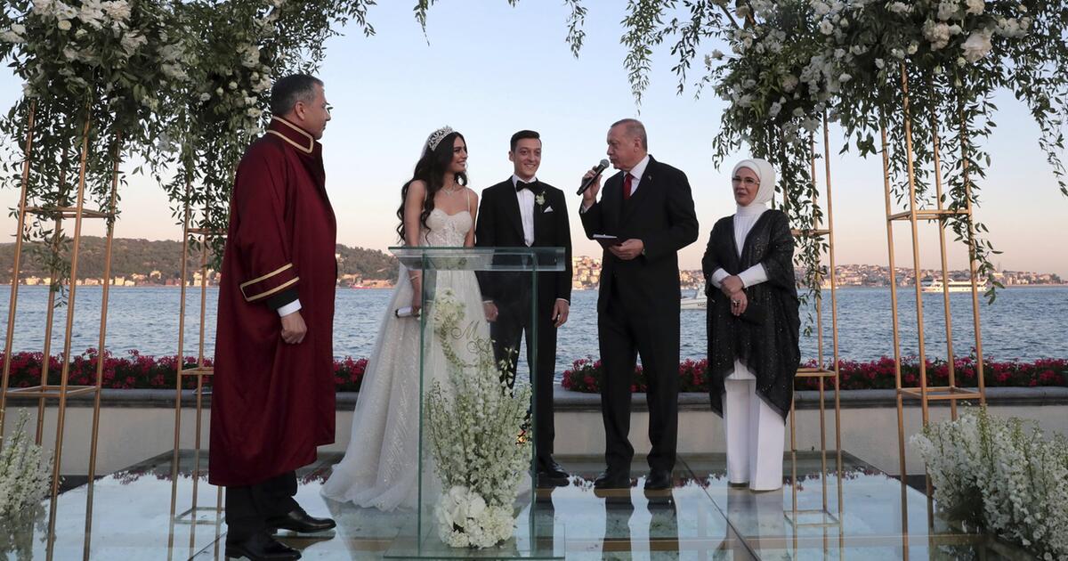 Trauung am Bosporus - Mesut Özil heiratet in Istanbul | WEB.DE