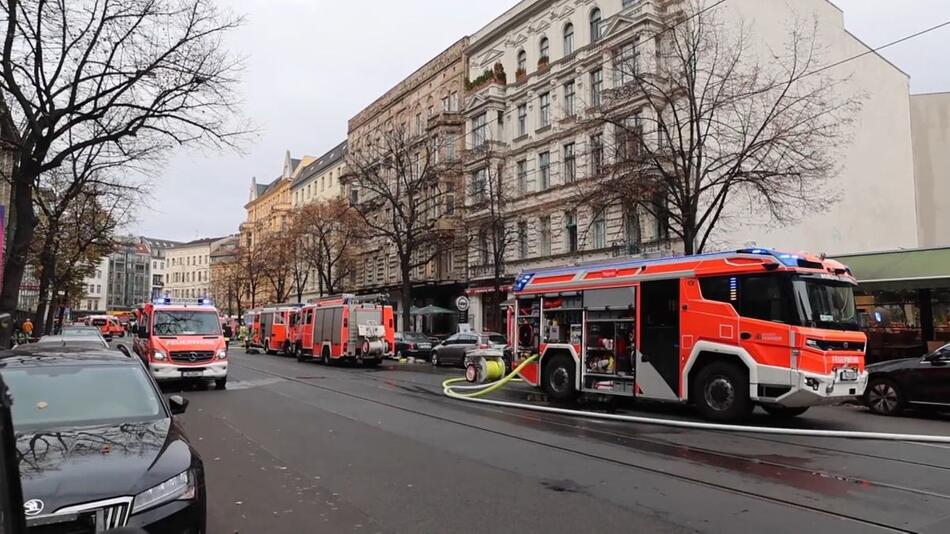 Feuer in Berlin-Mitte gelöscht: Vier Verletzte