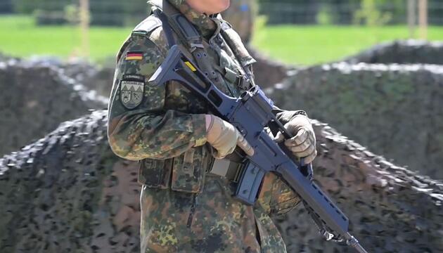 Umfrage: Mehrheit für schwarz-rote Wehrdienstpläne