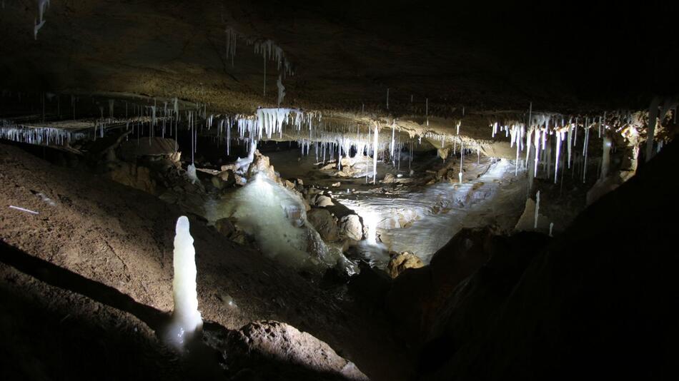 Blick in die Herbstlabyrinth-Höhle