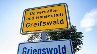 Das Ortsschild der Stadt Greifswald