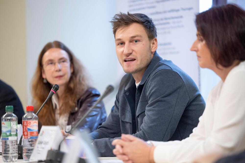 Speerwerfer Thomas Röhler bei einer Veranstaltung von "Weltoffenes Thüringen" in Jena