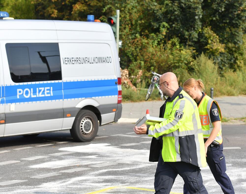 Unfall zwischen Rettungswagen und Bus