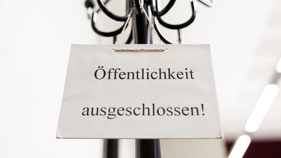 Öffentlichkeit ausgeschlossen