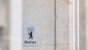 Ein Notarschild in Berlin