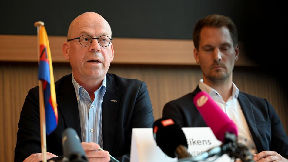 Pressekonferenz zur Zukunft der Meyer Werft