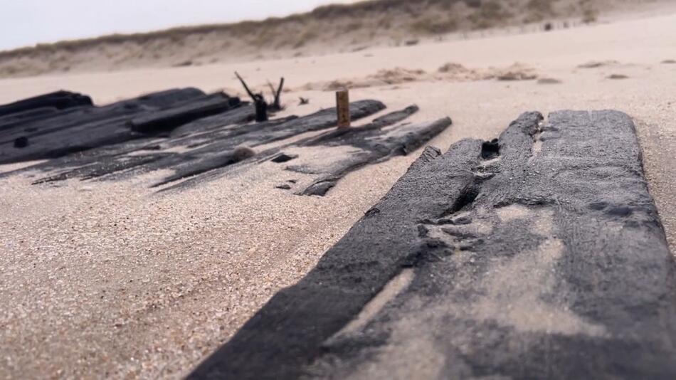 Von Sturm freigespült: Schiffswrack auf Sylt entdeckt