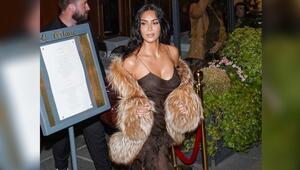 Kim Kardashian beim Verlassen des Restaurants Le Voltaire in Paris.