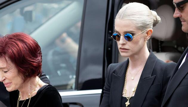 Kelly Osbourne trauert um ihren Vater Ozzy Osbourne.