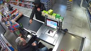 Mutiger Einsatz: Ladenbesitzer verjagt bewaffneten Räuber aus Geschäft
