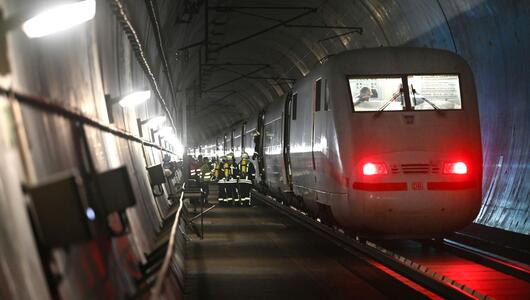 Großübung mit ICE im Tunnel