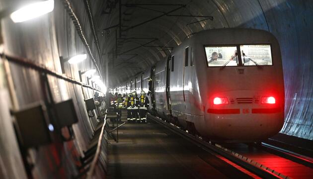 Großübung mit ICE im Tunnel