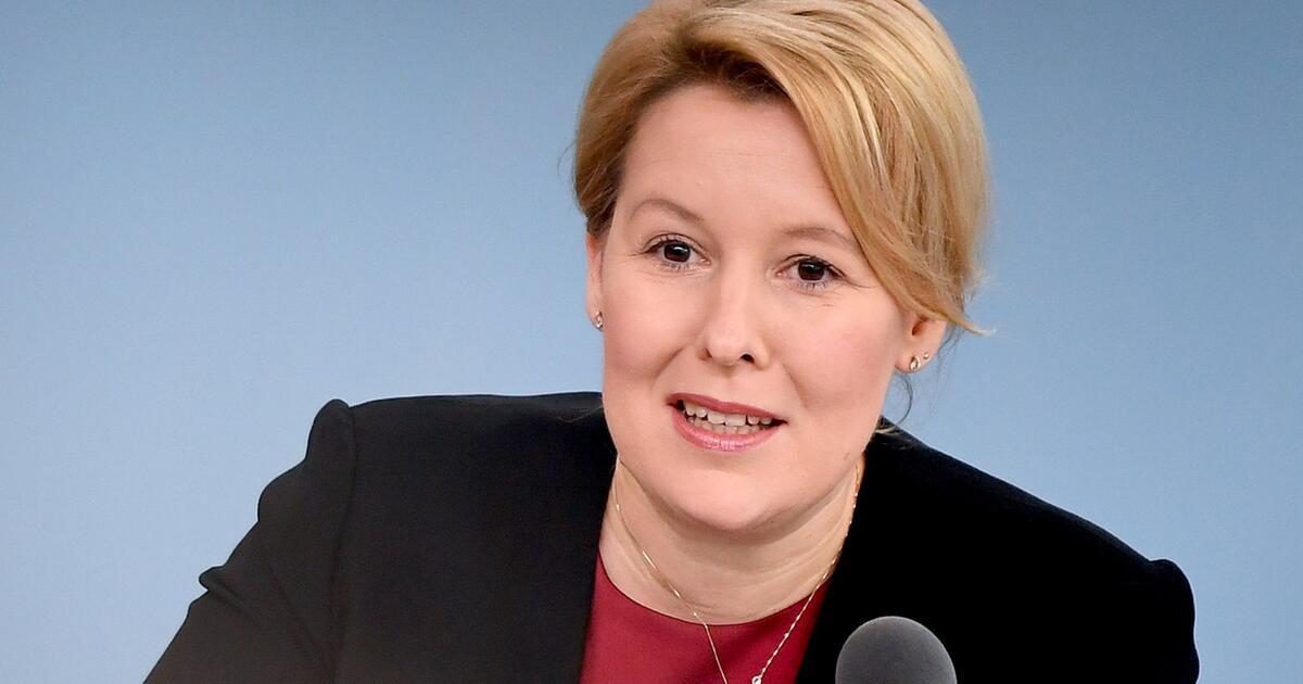 Giffey Jung / SPD bedauert Rücktritt der Ministerin: „Danke an Franziska ... / Isabell giffey is on facebook.