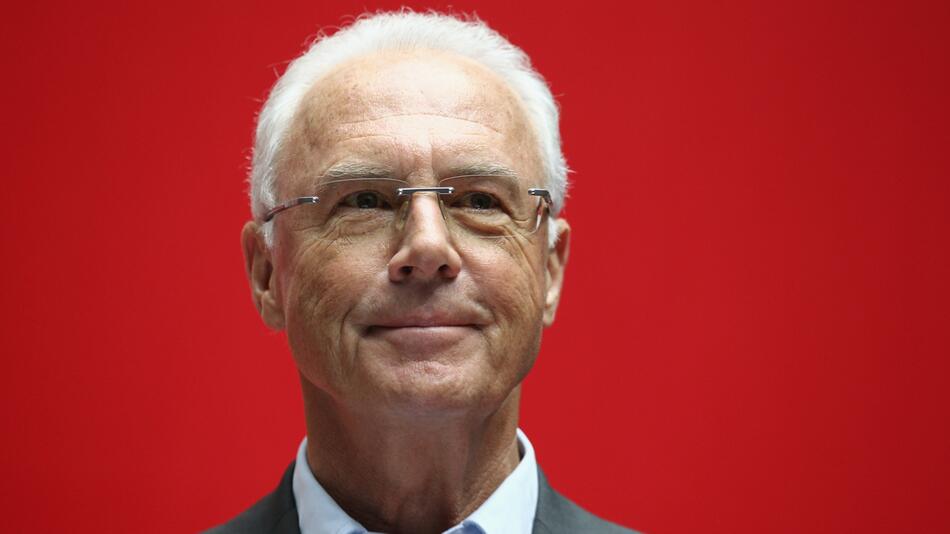 Franz Beckenbauer im Jahr 2010 im Rahmen einer Pressekonferenz in Berlin