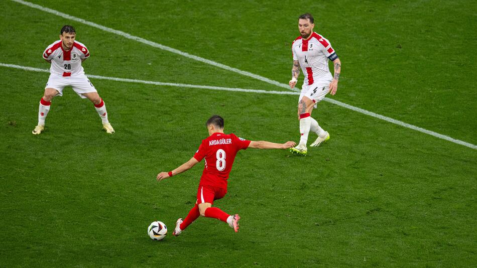 Arda Güler erzielt das 2:0.