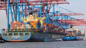 Containerschiffe im Hafen Hamburg