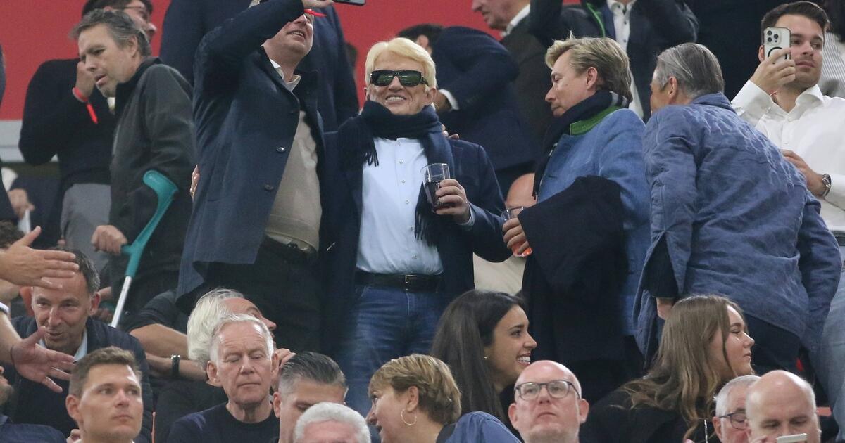 Heino takes photo with Joshua Kimmich at Germany-Serbia match