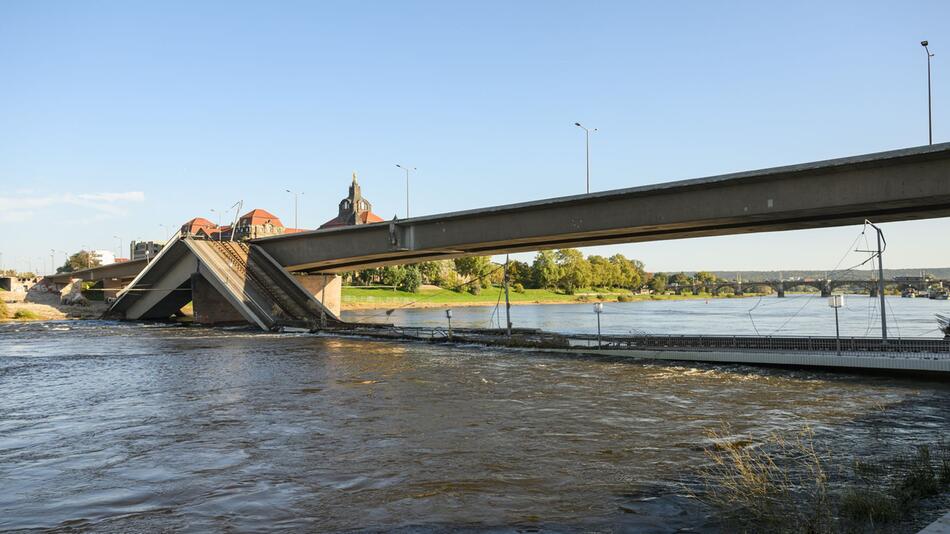 Abriss der Carolabrücke in Dresden