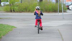 Kind beim Fahrradfahren