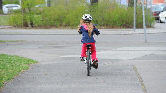 Kind beim Fahrradfahren