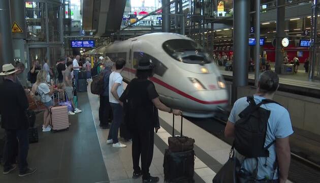 Bahn-Kundin: "Man wusste nicht, ob er noch weiterfährt und wann"