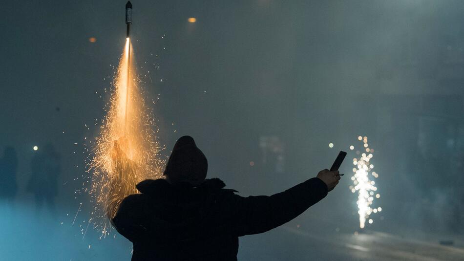 Böller in der Hand explodiert? So geht Erste Hilfe