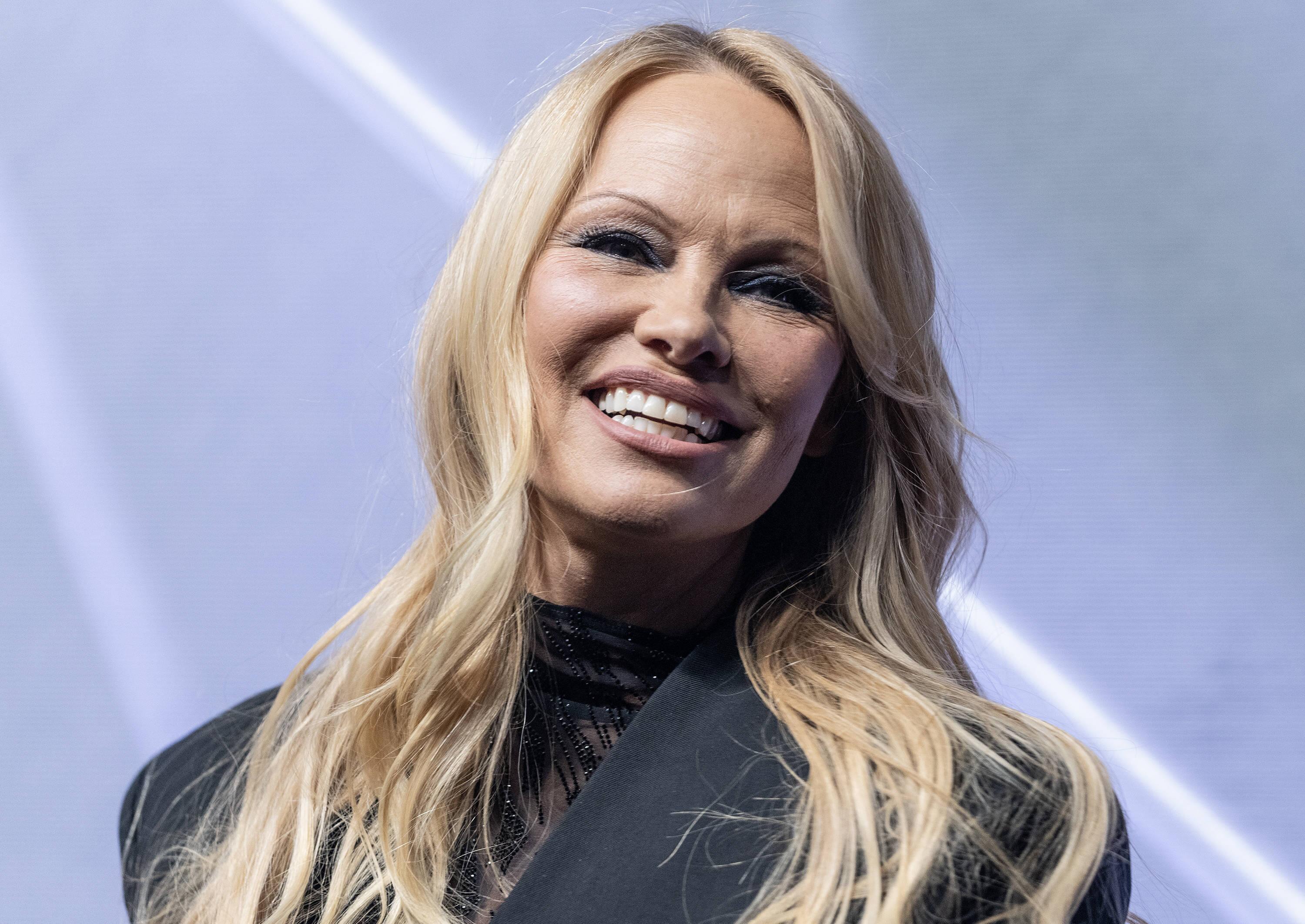 Pamela Anderson Karriere Push Up Durch Memoiren Web De