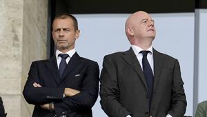 Uefa-Boss Ceferin (li.) und Fifa-Boss Infantino.